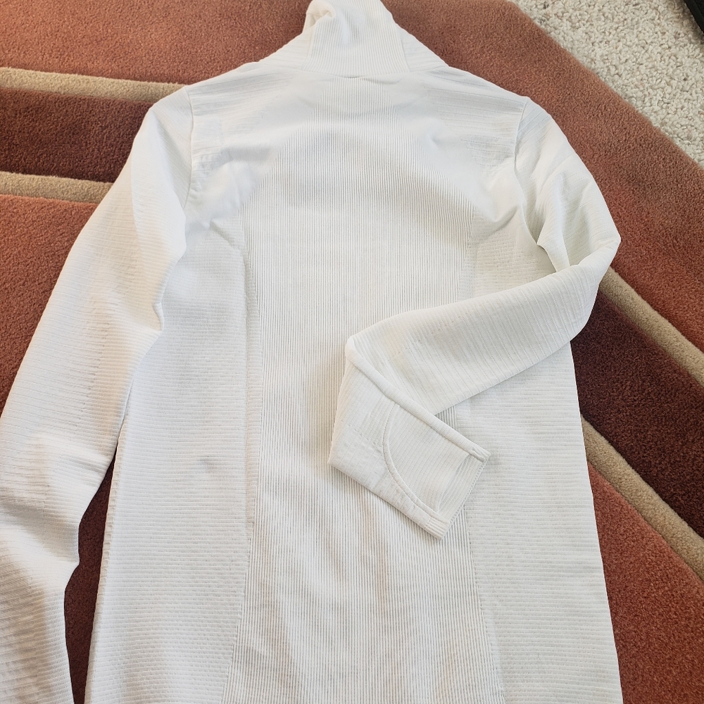 Athleta Swiftly Turtleneck Small - image 4